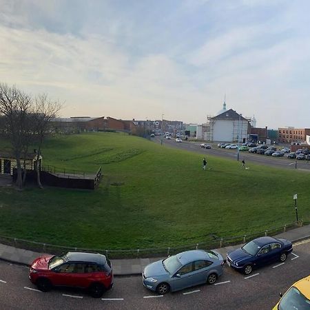 Hightide Seaside Apartment With Beach & Spanish City Views Whitley Bay Kültér fotó